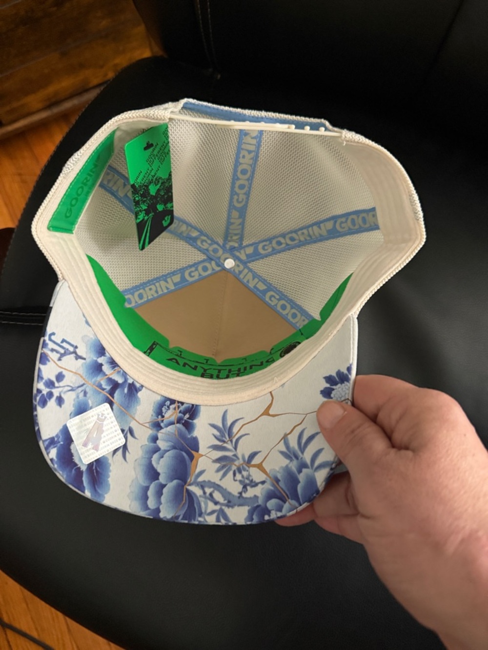 CRACKED Blue Floral Squirrel Trucker Hat - Men - Picture 2 of 3